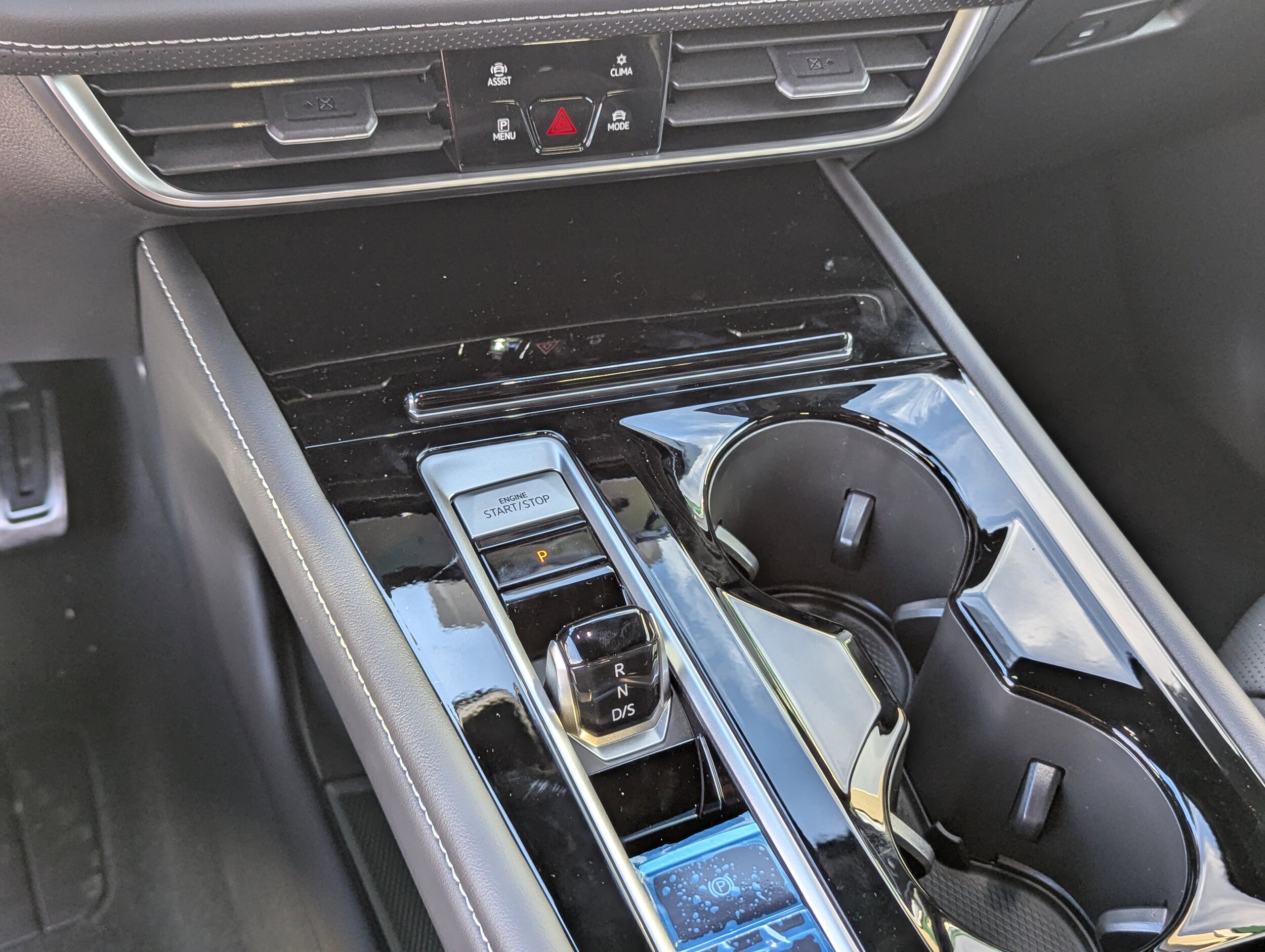 2026 Volkswagen Atlas Cross Sport SEL Premium R-LINE - Photo 18