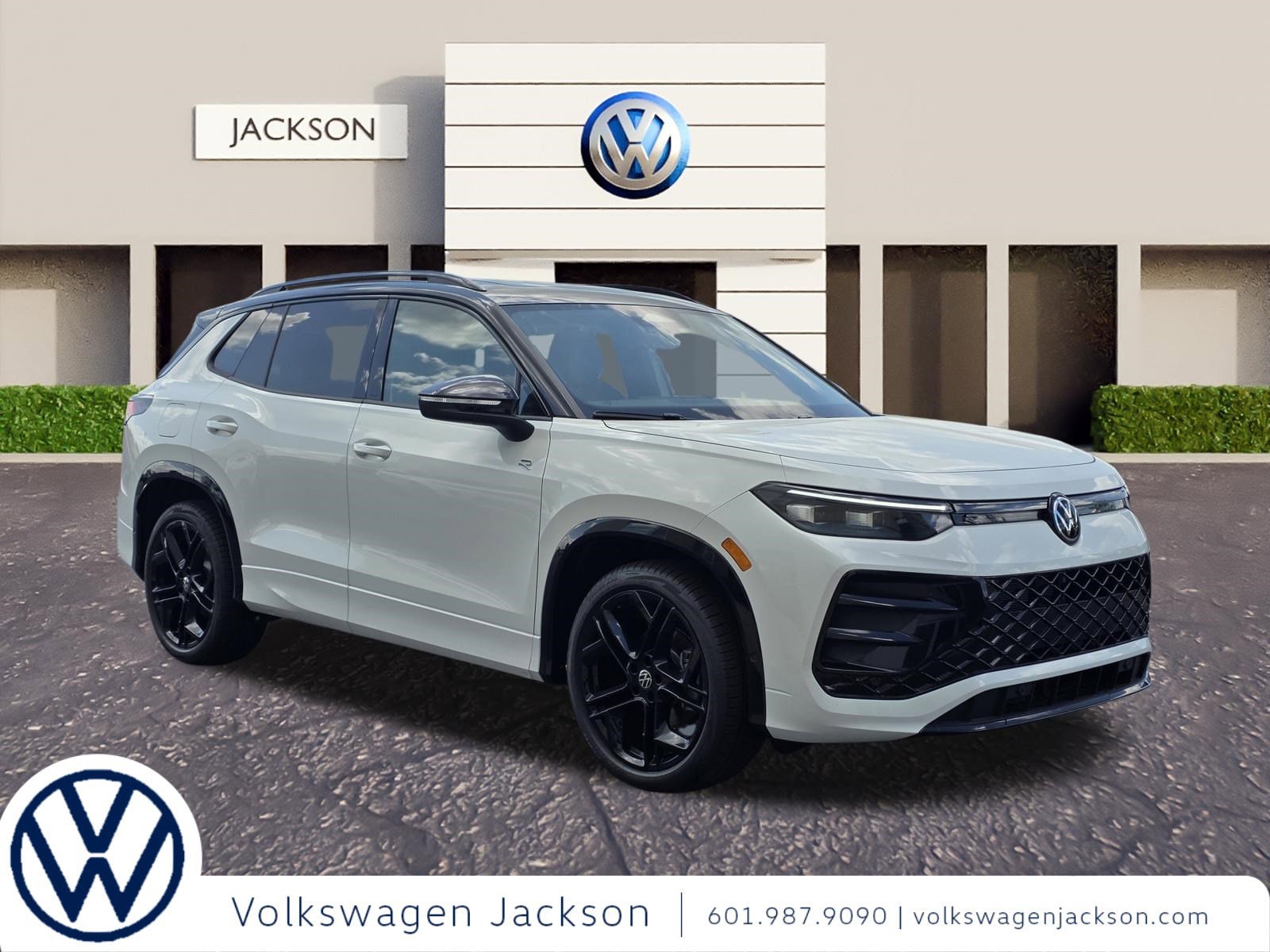 2026 Volkswagen Tiguan 2.0T SE R-Line Black's photo