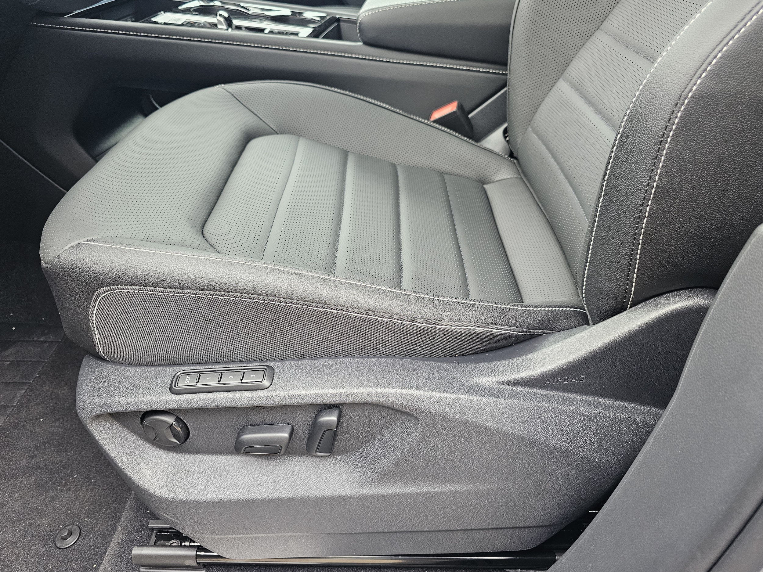 2025 Volkswagen Atlas SEL - Photo 14