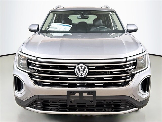 2025 Volkswagen Atlas SEL photo 2