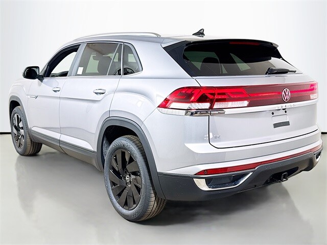 2025 Volkswagen Atlas Cross Sport SE Technology photo 3