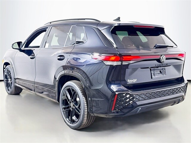 2026 Volkswagen Tiguan SE R-Line Black photo 3