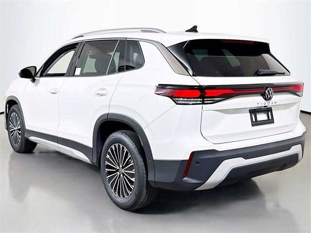 2025 Volkswagen Tiguan S photo 3