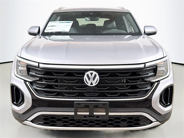 2025 Volkswagen Atlas Cross Sport SE Technology photo 2