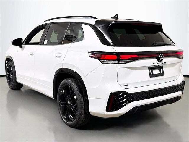 2025 Volkswagen Tiguan SE R-Line Black photo 2