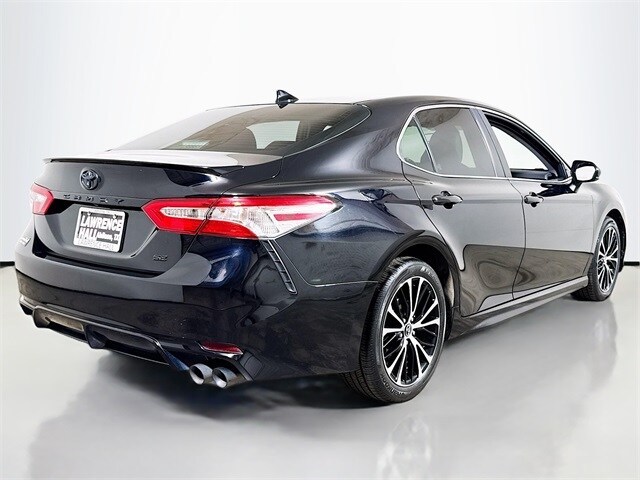 2020 Toyota Camry SE photo 4