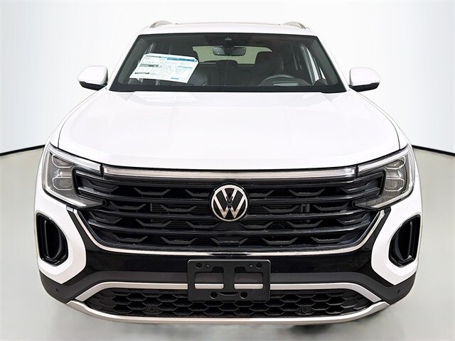 2025 Volkswagen Atlas Cross Sport SEL photo 2