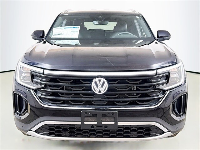 2025 Volkswagen Atlas Cross Sport SE Technology photo 2