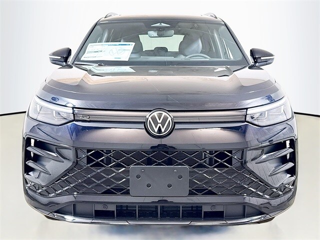 2026 Volkswagen Tiguan SE R-Line Black photo 2