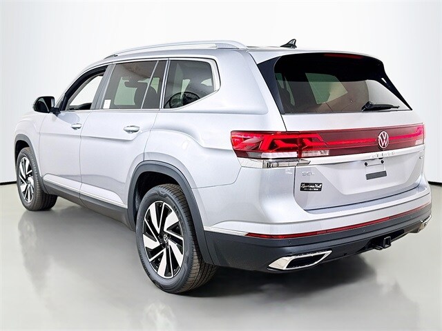 2025 Volkswagen Atlas SEL photo 3