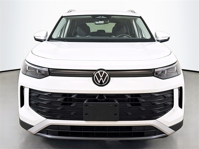 2025 Volkswagen Tiguan S photo 2