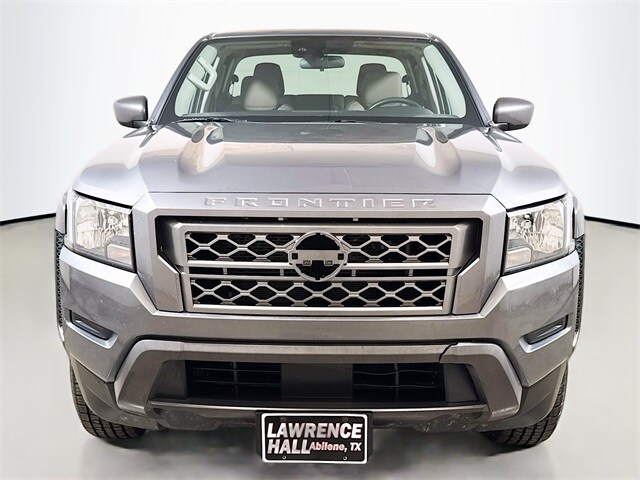 2022 Nissan Frontier SV photo 2