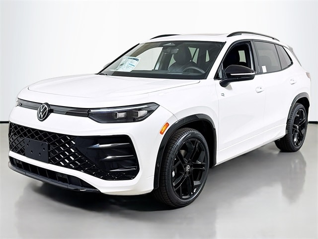 2026 Volkswagen Tiguan SE R-LINE BLACK's photo