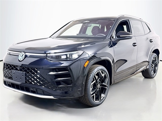 2026 Volkswagen Tiguan SEL R-LINE TURBO's photo