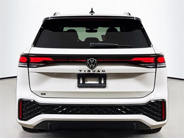 2025 Volkswagen Tiguan SE R-Line Black photo 4