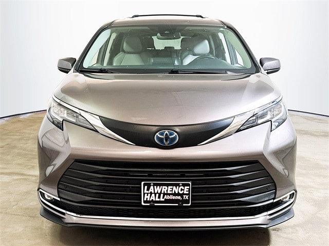 Used 2021 Toyota Sienna XLE with VIN 5TDYRKEC8MS040949 for sale in Abilene, TX