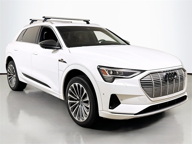 2019 Audi e-tron Premium Plus photo 3