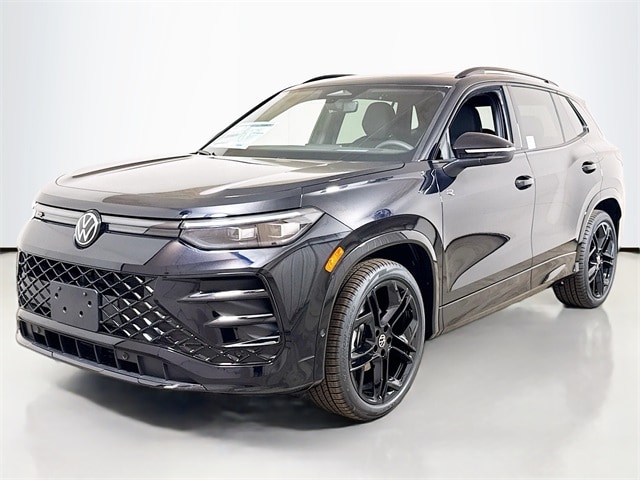 2026 Volkswagen Tiguan SE R-LINE BLACK's photo