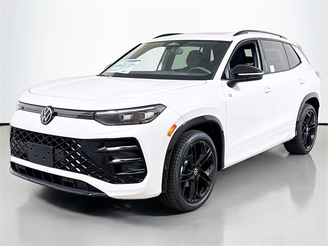 2026 Volkswagen Tiguan SE R-LINE BLACK's photo