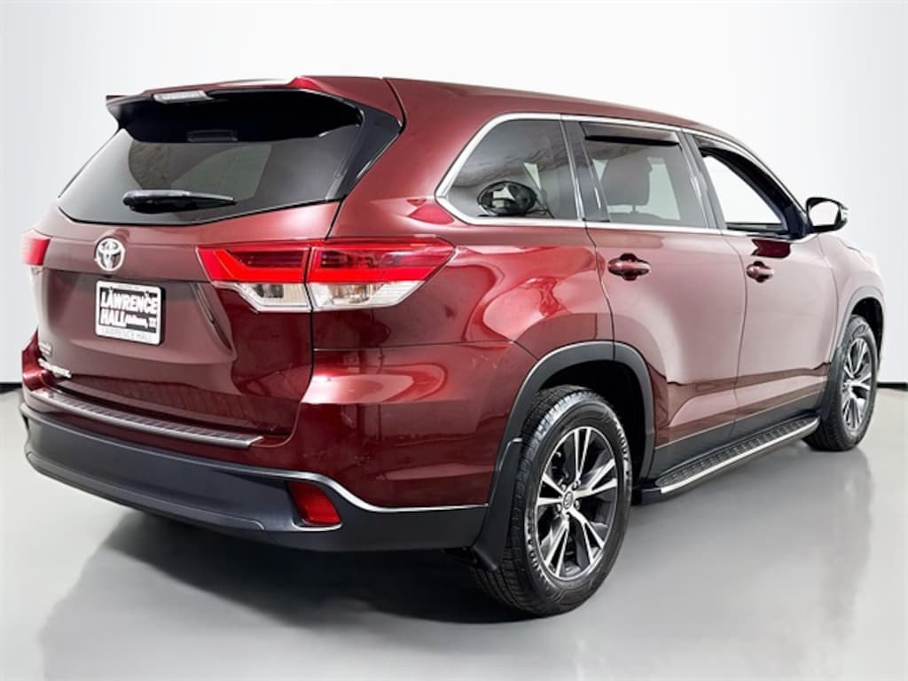 Used 2019 Toyota Highlander LE I4 SUV