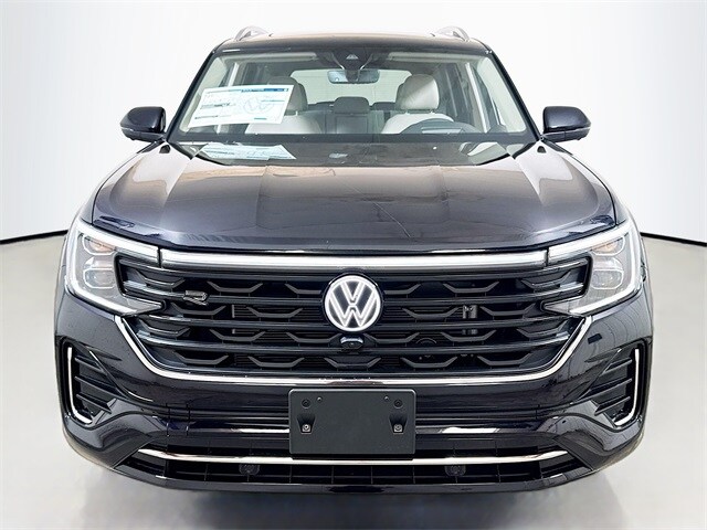 2026 Volkswagen Atlas SEL Premium R-Line photo 2