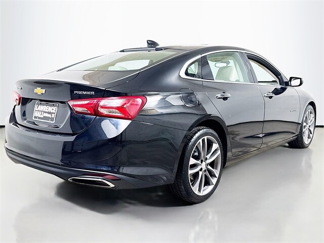 2022 Chevrolet Malibu Premier photo 2