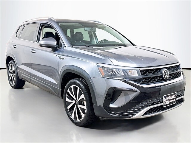 2022 Volkswagen Taos SE photo 3