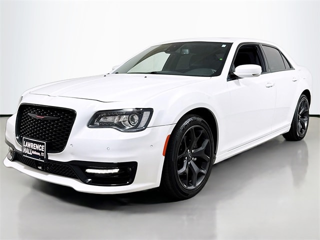 2023 Chrysler 300 S's photo
