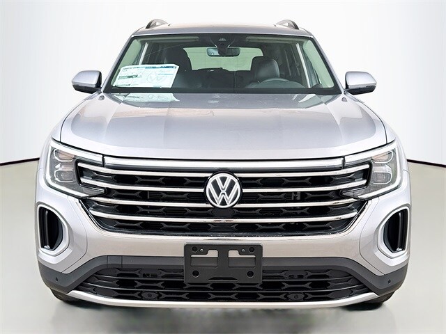 2026 Volkswagen Atlas SE Technology photo 2