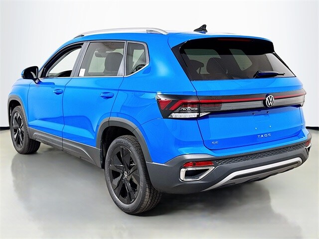 2025 Volkswagen Taos SE photo 3