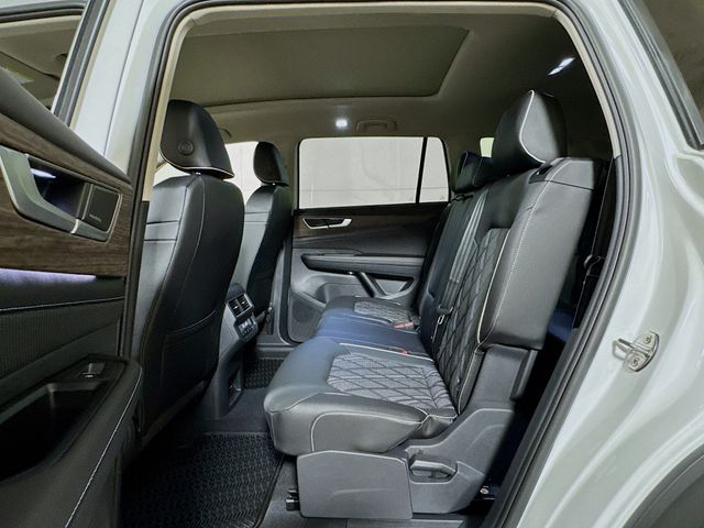 2026 Volkswagen Atlas SEL Premium R-Line - Photo 13