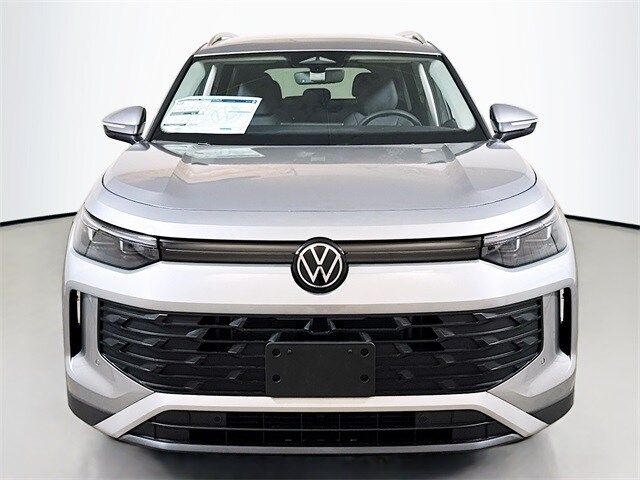 2025 Volkswagen Tiguan SE photo 2