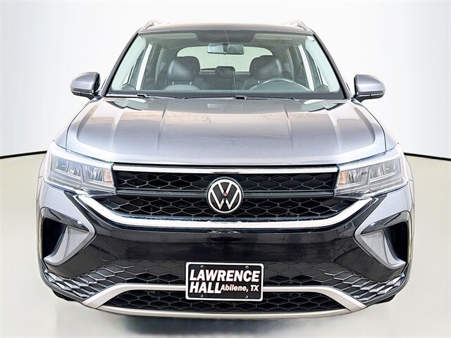 2022 Volkswagen Taos SE photo 2