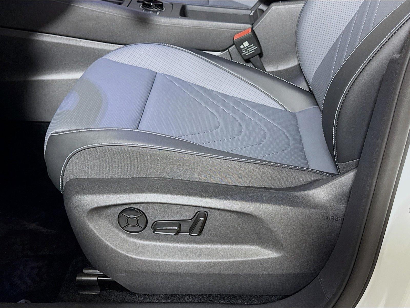 2026 Volkswagen Tiguan SE - Photo 15
