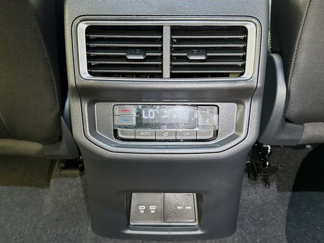 2026 Volkswagen Atlas SE w/Tech - Photo 14