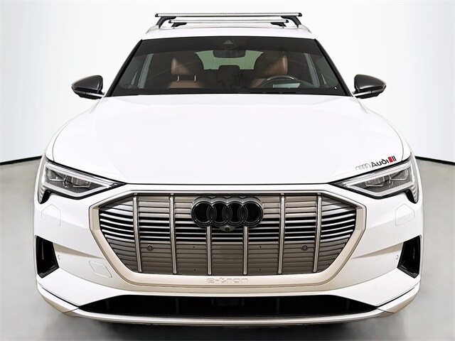 2019 Audi e-tron Premium Plus photo 2