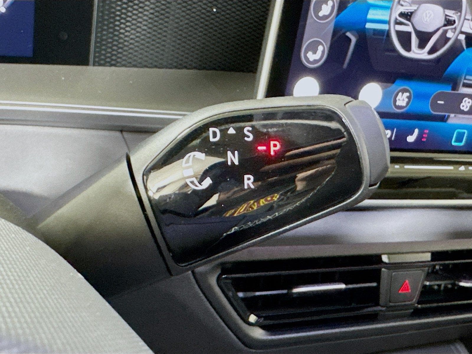 2026 Volkswagen Tiguan SE - Photo 10