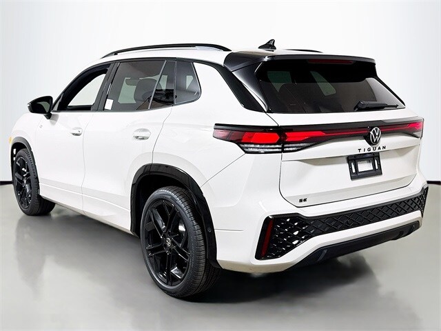 2025 Volkswagen Tiguan SE R-Line Black photo 3
