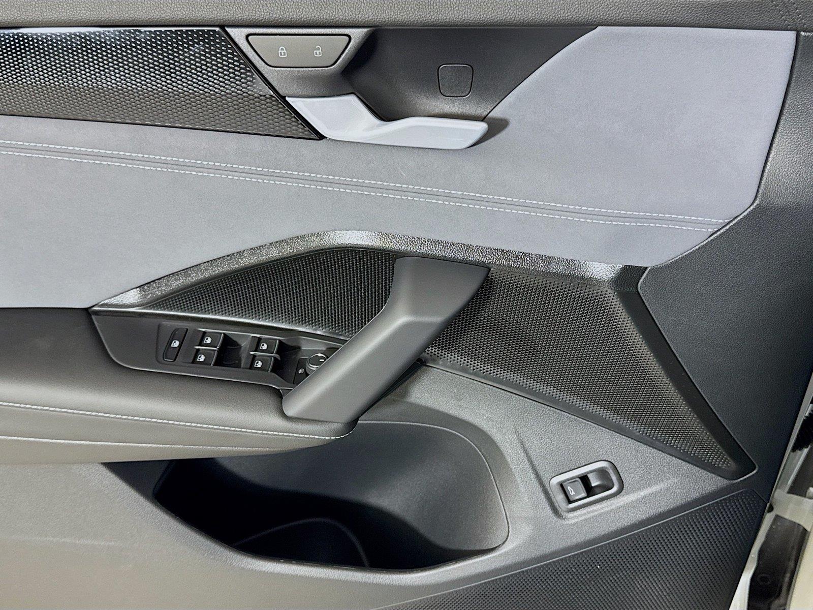 2026 Volkswagen Tiguan SE - Photo 14