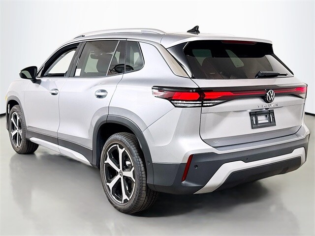 2025 Volkswagen Tiguan SE photo 3
