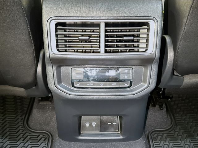 2026 Volkswagen Atlas SEL Premium R-Line - Photo 14