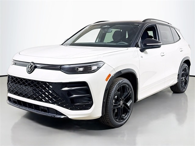 2026 Volkswagen Tiguan SE R-LINE BLACK's photo