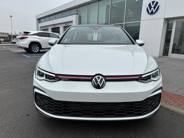2024 Volkswagen Golf GTI SE photo 2