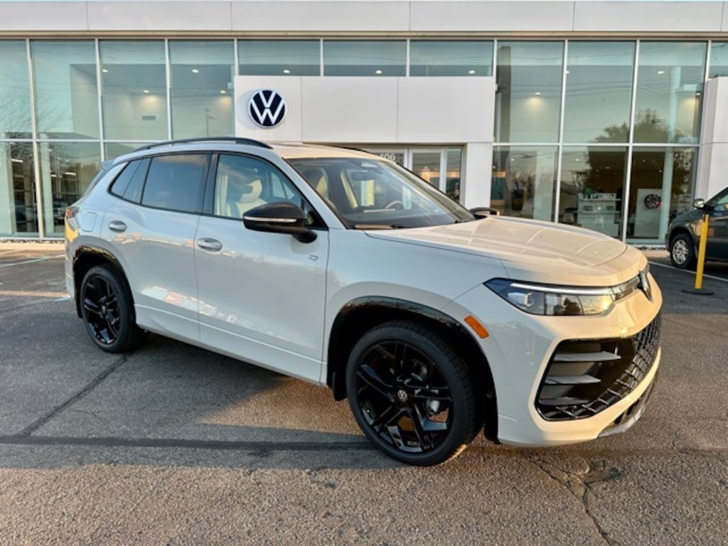 New 2026 Volkswagen Tiguan 2.0T SE R-Line Black SUV