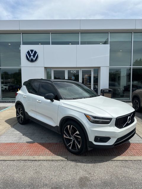 2021 Volvo XC40 T5 R-Design AWD's photo