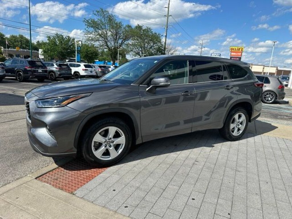 Used 2021 Toyota Highlander LE SUV