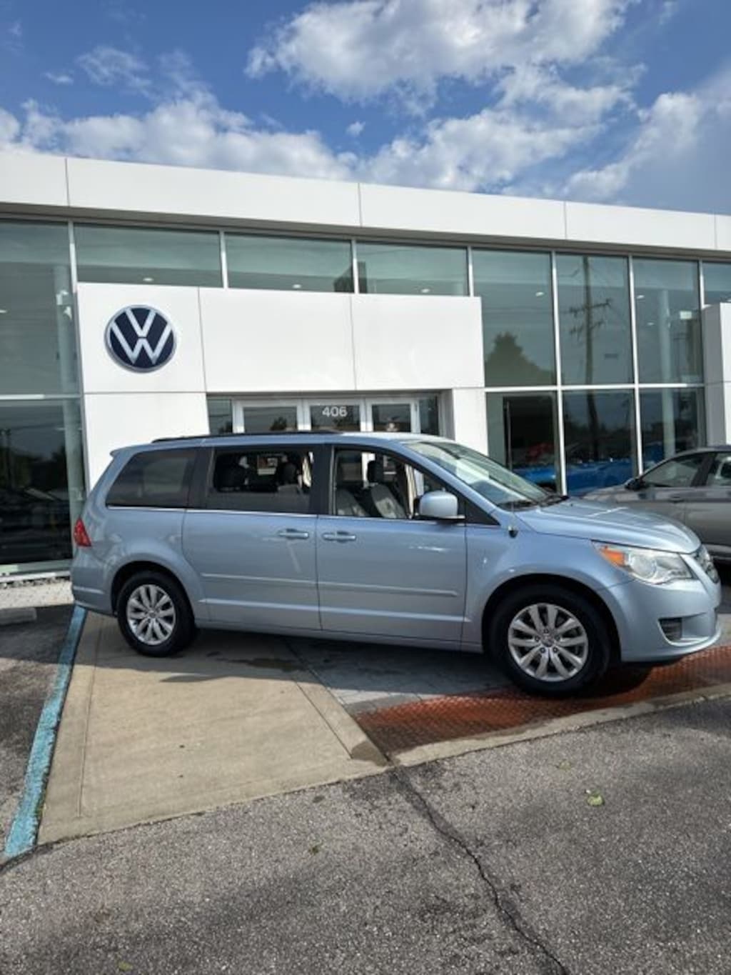 Used 2012 Volkswagen Routan SE Van Passenger Van