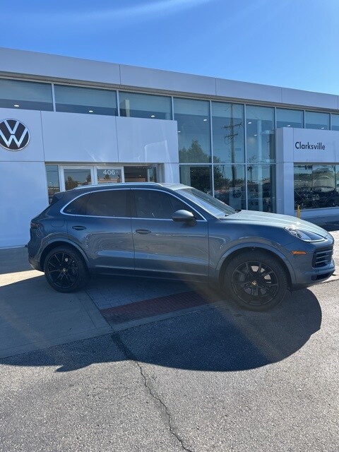 2019 Porsche Cayenne S photo 2