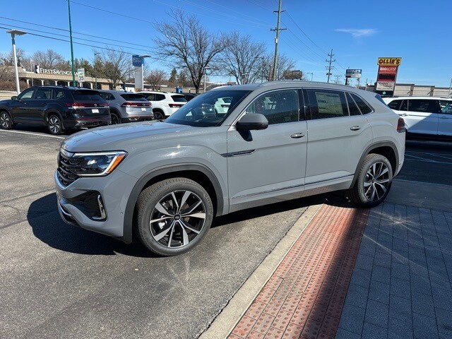 2025 Volkswagen Atlas Cross Sport SEL Premium R-Line photo 3
