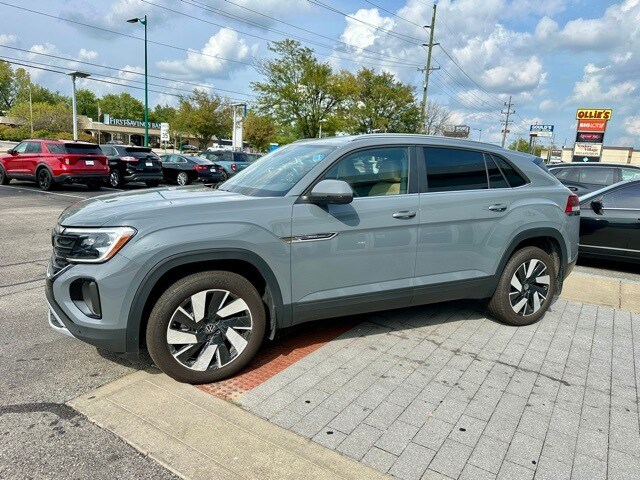 2025 Volkswagen Atlas Cross Sport SE Technology photo 3